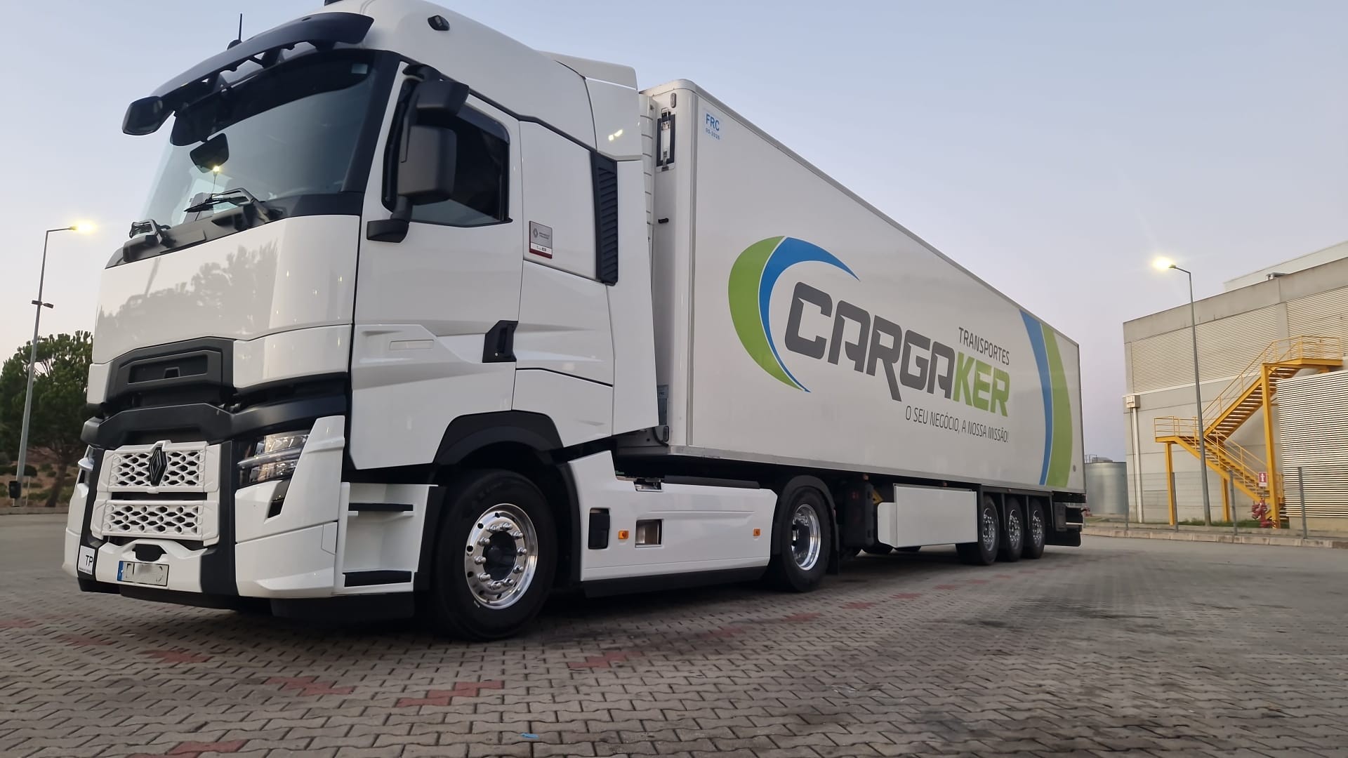 Camião Renault CARGAKER